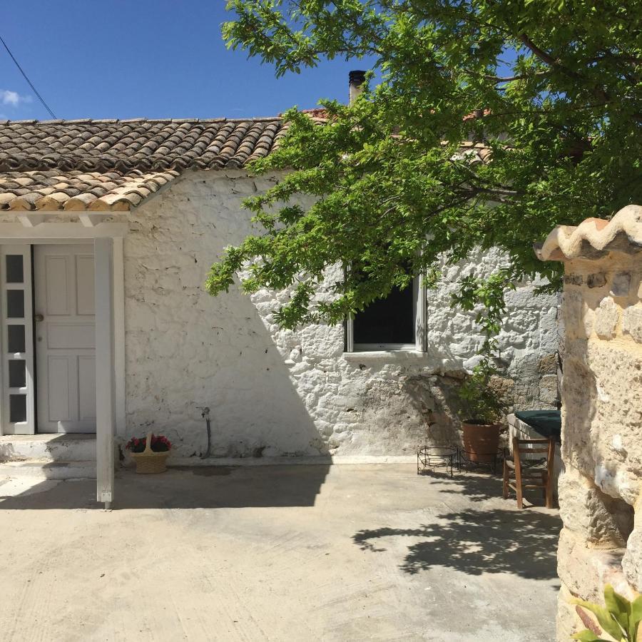Aνεξάρτητη Παραδοσιακή Πέτρινη Κατοικία Corinth 외부 사진